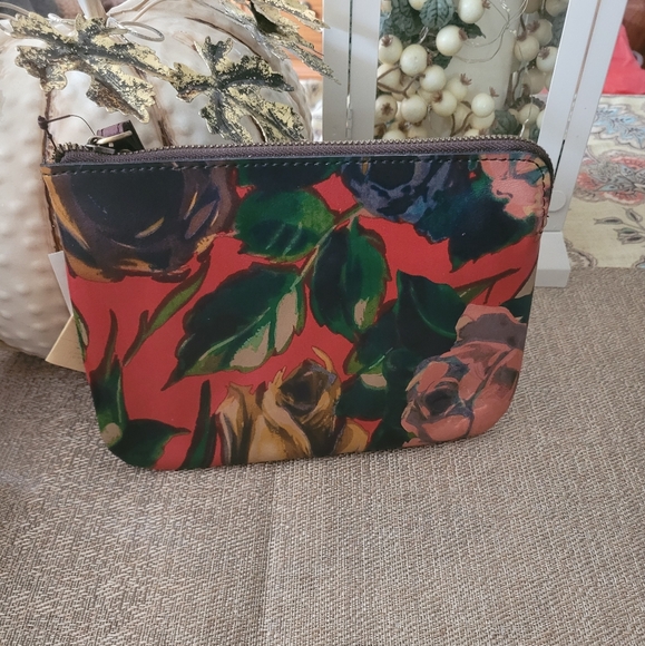 Patricia Nash Handbags - Patricia Nash Winter Bloom wristlet, new